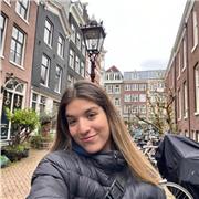 Ariana sono pianista, e profesora. Recibida de una carrera de 9 años en un Conservatorio. Sono argentina e parlo poco italiano